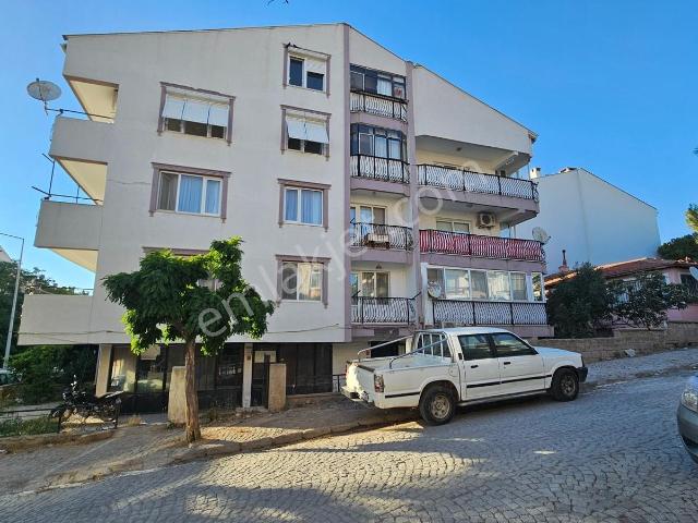 Ayvalık 150 Evler'de Yenilenmiş Doğalgazlı Satılık 2+1 Daire