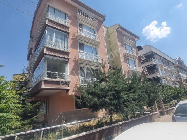 Ayvalı Kardeşlerde Eşyalı Katta 3+1