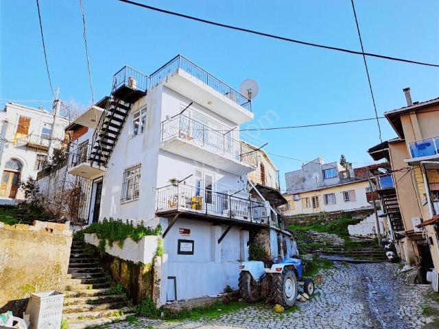 Ayvalık'ta 3+1 Deniz Manzaralı Satılık Müstakil Ev