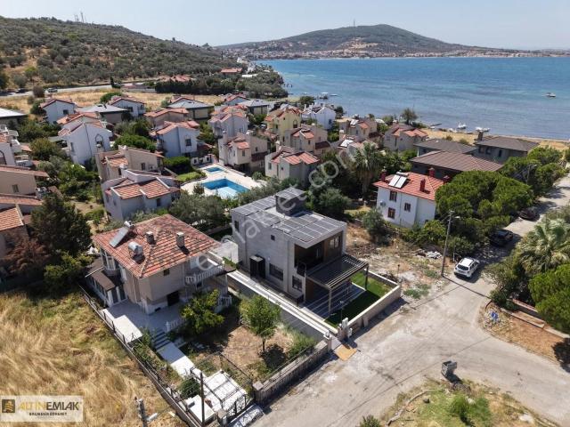 Ayvalıkta 5+1 Tripleks Müstakil Villa Havuz Sauna Güneş Enerji