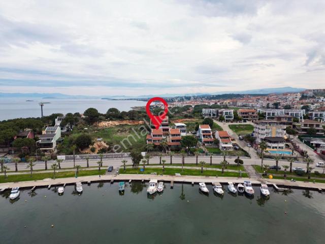 Ayvalık'ta Denize Sıfır Satılık 5+1 Tripleks Villa