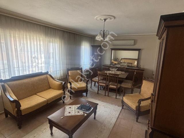 Ayvalıkta Eşyalı Merkezi Konum Kiralık Ara Kat Daire