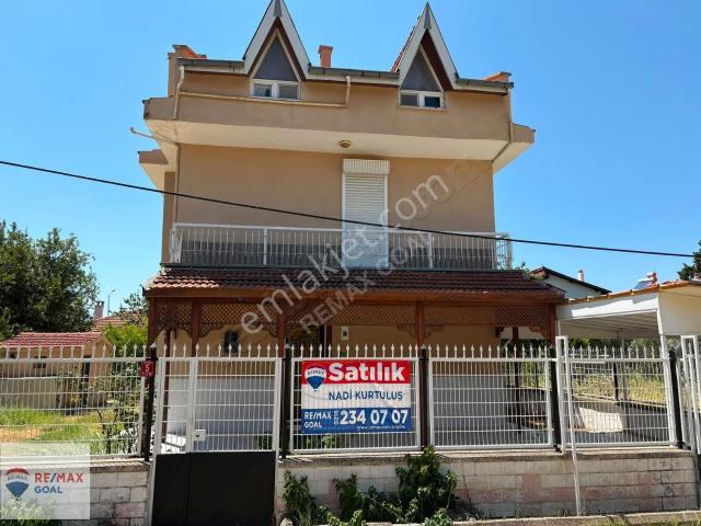 Ayvalık'ta Kazan Sitesi'nde Satılık 6+1 Müstakil Villa