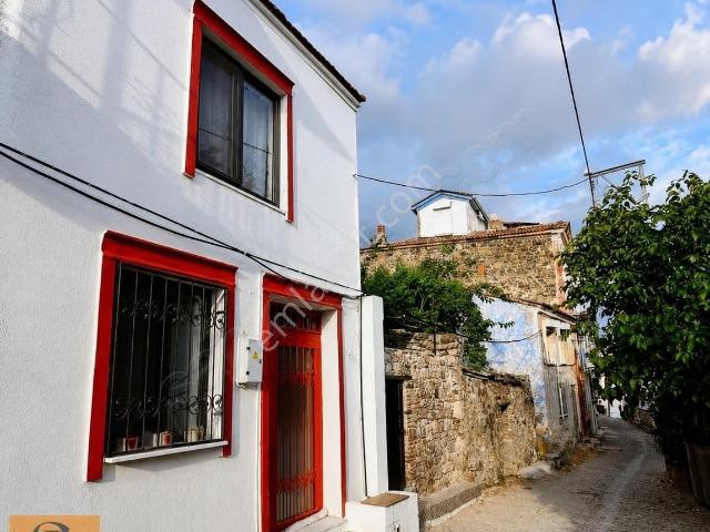 Ayvalık'ta Kiralık | 3+1 Eşyalı Müstakil Taş Ev | Bahçeli