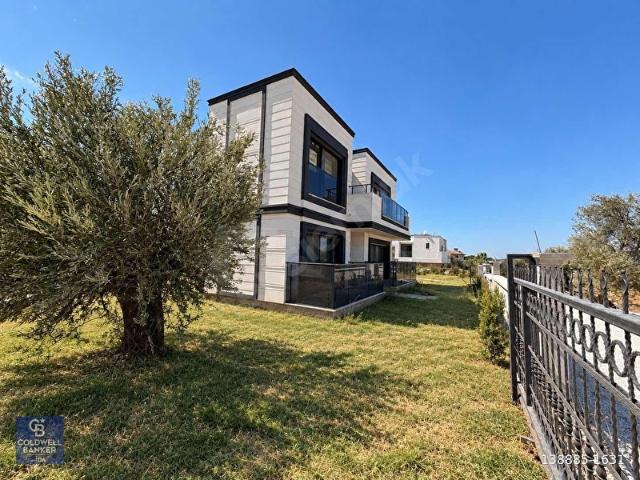 Ayvalık'ta İskanı Alınmış Deniz Manzaralı Müstakil Villa