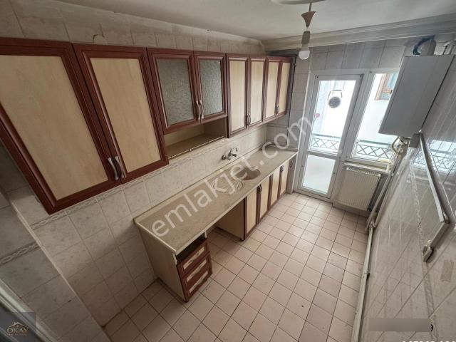Ayvalı Merkez'de Bağımsız Salon Çift Balkonlu 3+1 Fırsat Daire