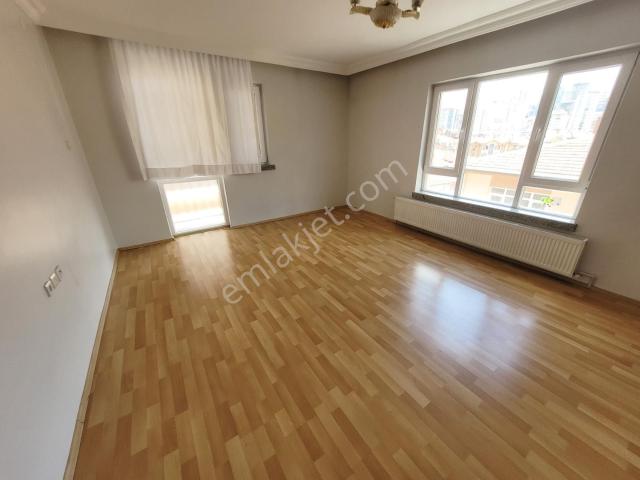 Ayvalı Sinem Sokak'ta Kat Konumunda 3 Oda 1 Salon Kiralık Daire