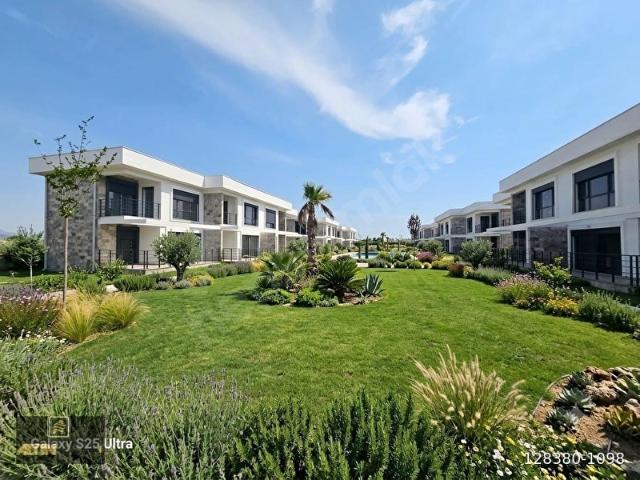 AYVALIK ALTINOVA GARDENYA SİTESİNDE SATILIK 2+1 VİLLA