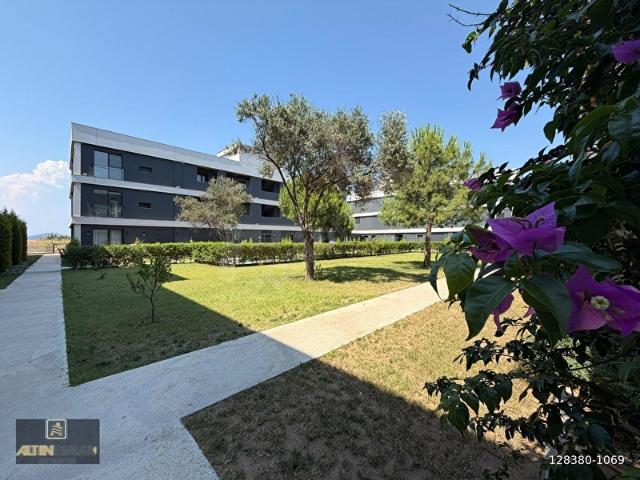 AYVALIK SAHİLKENTTE DENİZE SIFIR SİTEDE SATILIK DAİRE