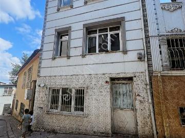 Ayvansarayda 3 Stüdyo Daireden Oluşan Bina