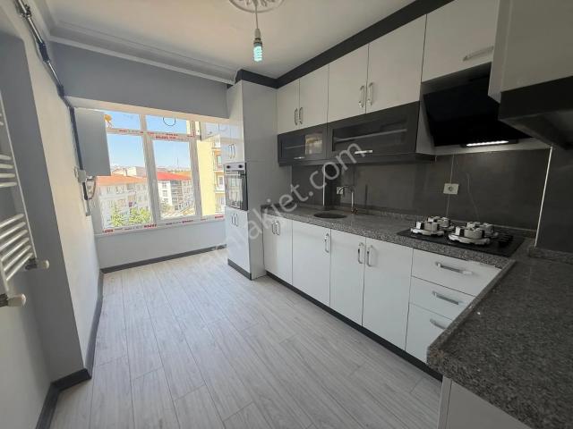 Ayyıldız Bölgesinde Asansörlü Ful Yapılı Manzaralı Satılık 3+1