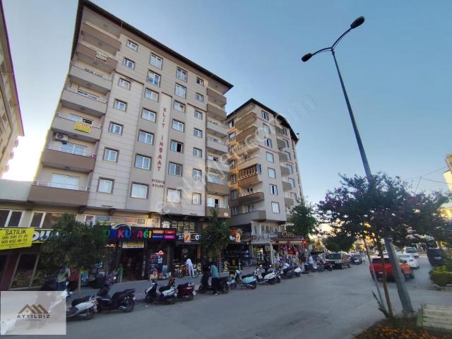 Ayyıldız Emlaktan Geniş 1+1 Eşyalı Park Çepheli Çift Cepheli