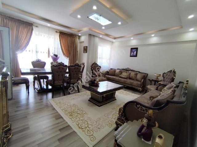 Ayyıldız Emlak'tan Lüks 3+1 Ara Kat Çift Cepheli Zirve Sitesi