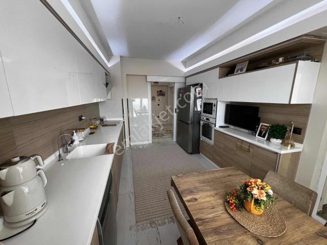 Ayyıldız'da Panoramik Manzaralı Ferah Son Katta Lüx 4+1 Daire