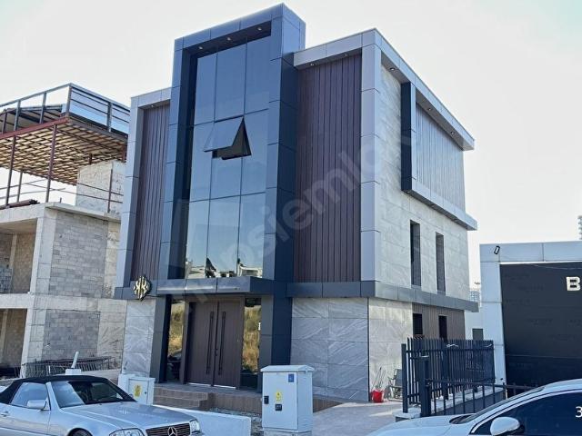 ÇAYYOLU ALACAATLI CADDESİNE PARALEL SATILIK SIFIR 6+2 VİLLA.