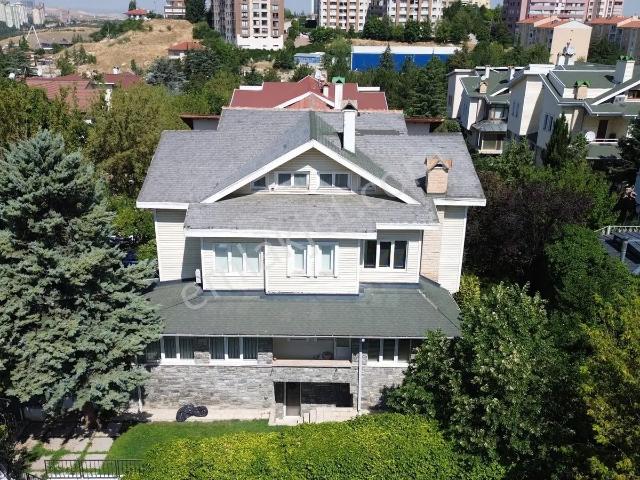 Çayyolu Mutlukent Mah. Irmakkent Sitesi'nde Prestijli Köşe Villa