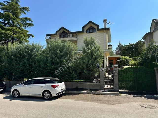 Çayyolunda 6+1 Satılık Kış Bahçeli Bakımlı Villa