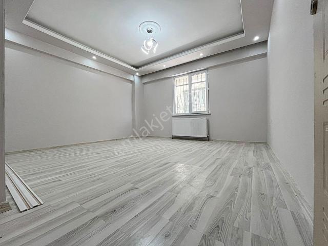 Az er Yapıdan Okullar Bölgesinde Satılık İskanlı 2+1 Geniş Daire