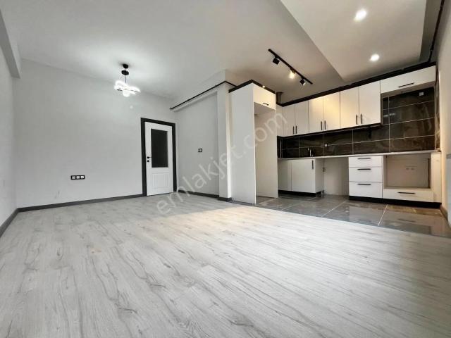 Az er Yapı'dan Sıfır Lüx Geniş Merkezi Konum Kiralık 1+1 Daire!