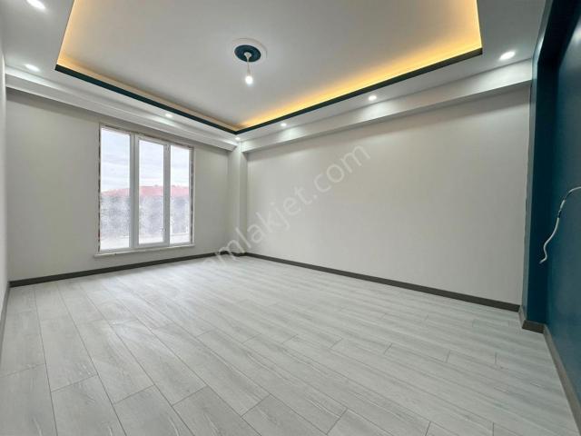 Az er Yapıdan Yerden Isıtmalı İskanlı Satılık 2+1 Daire