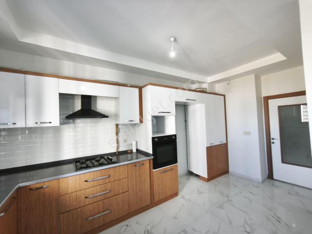 Az Hasarlı Bostanbaşında Site İçinde Kiralık 4+1 Ara Kat