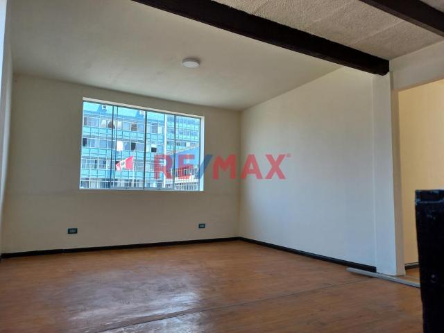 Azotea Con Departamento Por Remodelar En San Isidro, Frente Al Hospital De La Fap