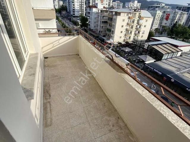 Azad adnan Menderes Mah Avm Civarı 3+1 145m2 Kiralık Daire