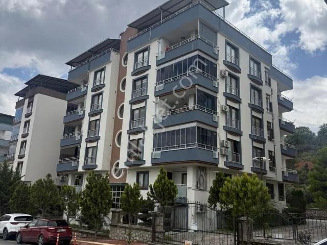 Azad Fakıuşağı Site İçerisinde Satılık 4+1 210m2 Ferah Daire
