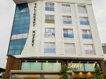 Azad valilik Civarında Yola Cepheli Kiralık 2+1 Apart