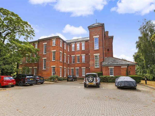 Azalea Close, Napsbury Park, St. Albans 2 bed apartment to rent £1,800 pcm £415 pw