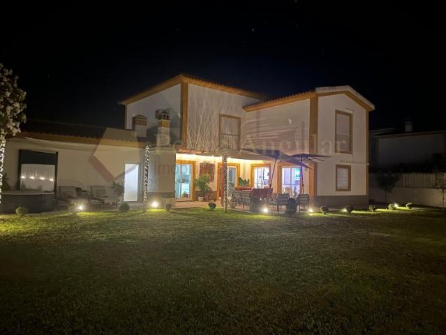 Azeitão, Aldeia de Irmãos
