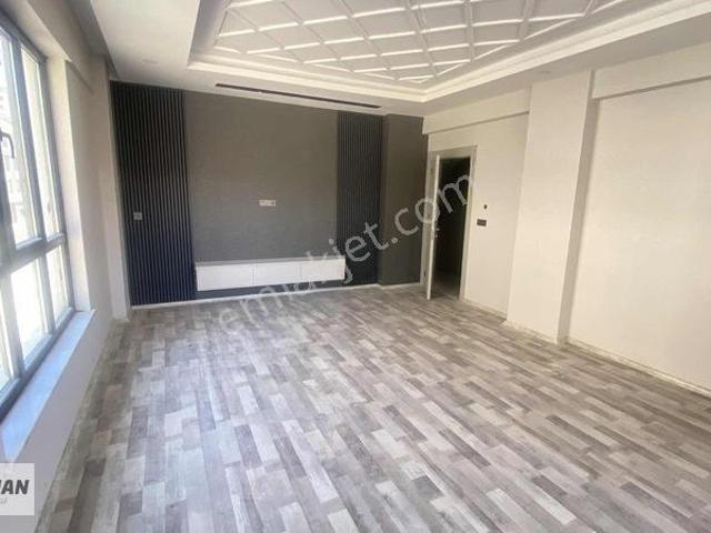 Azizhandan Şeker Cadde Cepheli Satılık Ara Kat 3+1 Lüks Daire