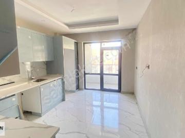 Azizhandan Şeker Cadde Cepheli Satılık Ara Kat 4+1 Lüks Daire