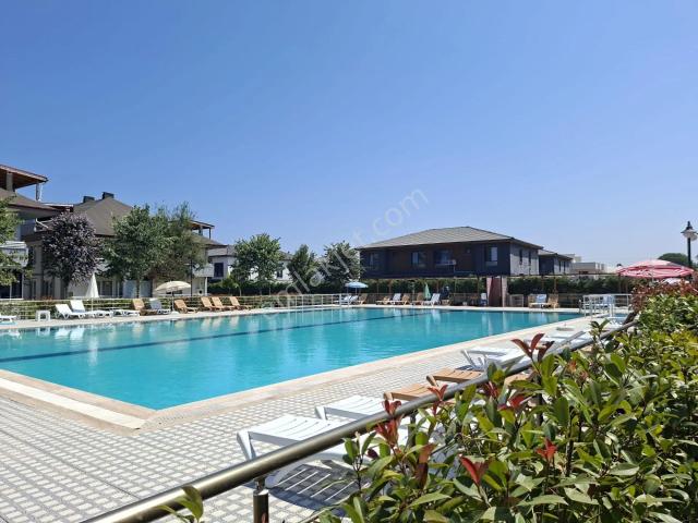 Aziziye Mahallesi Havuzlu Site İçi Satılık 1+1 Daire