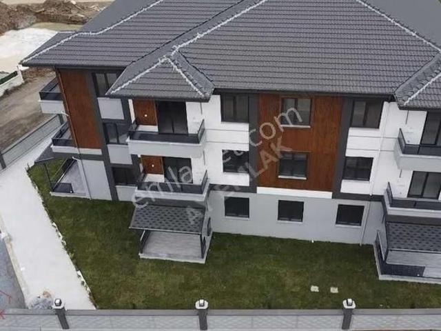 Aziziye Mahallesinde Ara Katta Havuzlu Kiralık Sıfır 2+1 Daire