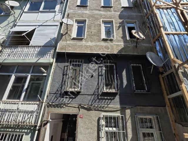 Azizoğlu Gayrimenkulden Üsküdar Tavaşi Hasan Ağa Mah.1+1 Satılık