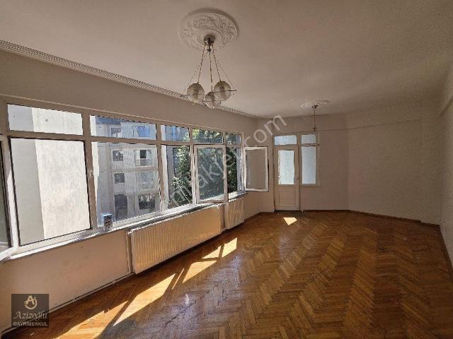Azizoğlu Gayrimenkulden Üsküdar Zeynep Kamil Mah. Kiralık 2+1 Üçünçü Kat