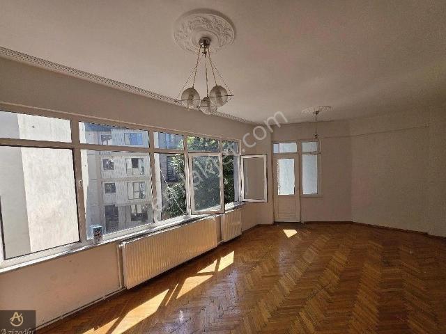 Azizoğlu Gayrimenkulden Üsküdar Zeynep Kamil Mah. Kiralık 2+1 Üçünçü Kat