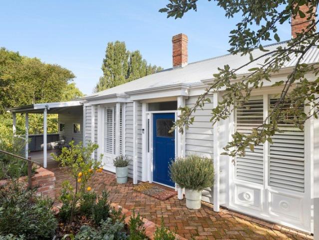 Azidene House A Rare Lake Precinct Residence with Garden Sanctuary & Guest Apartment