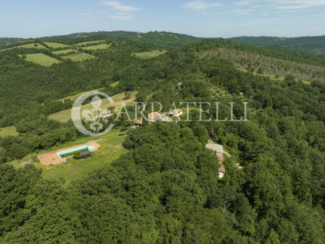 Azienda agrituristica nel cuore della Maremma composta dalla. 1150m² Scansano