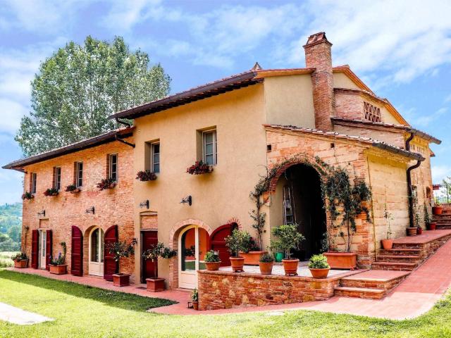 Azienda agricola composta da alcuni fabbricati e ampio terre. 1500m² San Miniato