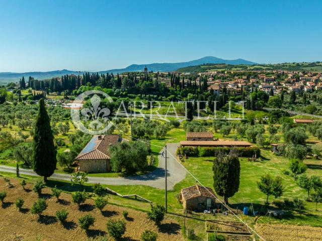 Azienda agricola con oliveto in vendita a San Quirico d'Orci. 200m² San Quirico d'Orcia