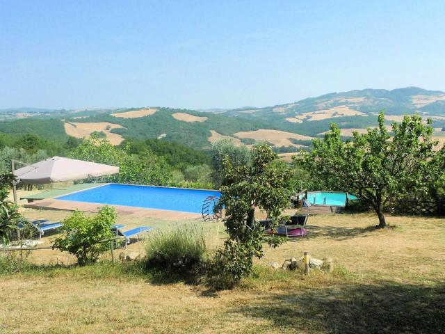 Azienda agricola in posizione panoramica in vendita a Radico. 390m² Radicondoli