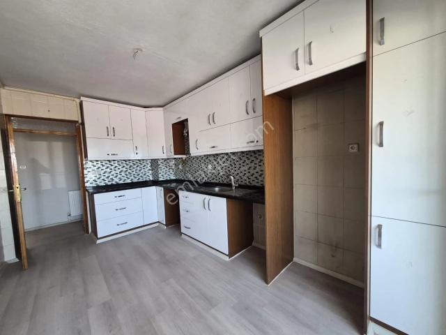 Şaziment Uysal İlköğretim Okulu Yakını Doğalgazlı Kiralık 3+1 Daire
