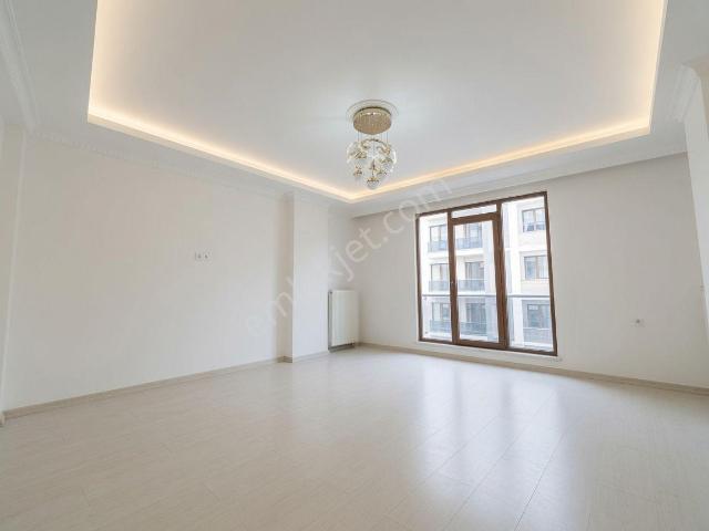 Aziosmanpaşa Ve Medıcal Park Hastanesine Yakın Asansörlü, Balkonlu, Ebeveyn Banyolu 3+1 120 M²