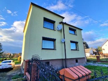 Dwurodzinny dom z garażem i ogrodem, 220 m2, pełna cegła