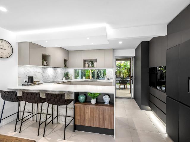 Azura Luxury Living Just 50 Steps from the Beach! Pool & Garden Maintenance Included