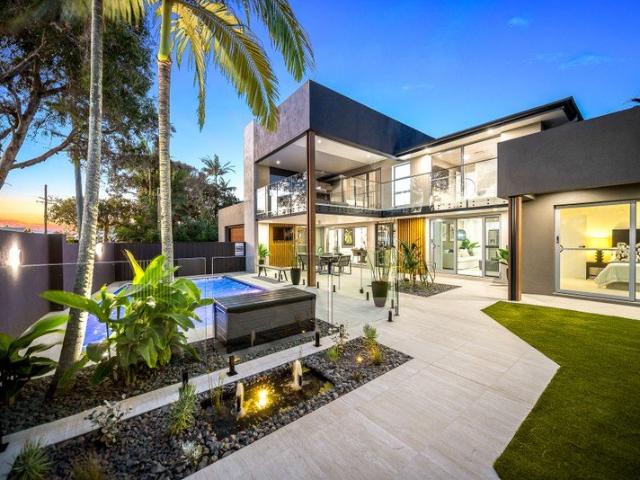 Azura Luxury Living Just 50 Steps from the Beach! Pool & Garden Maintenance Included