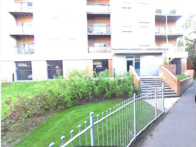 Azure Court, Tonbridge TN9, 2 bed flat to rent, £1,650 pcm | PrimeLocation