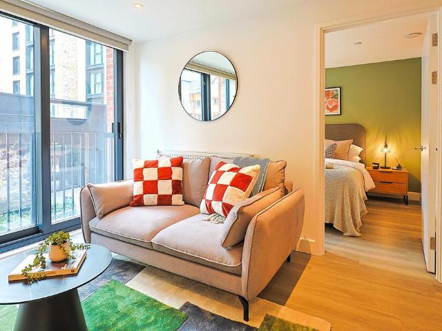 B206 Cranberry House, Redcliff Street. 1 bed apartment to rent £1,660 pcm £383 pw